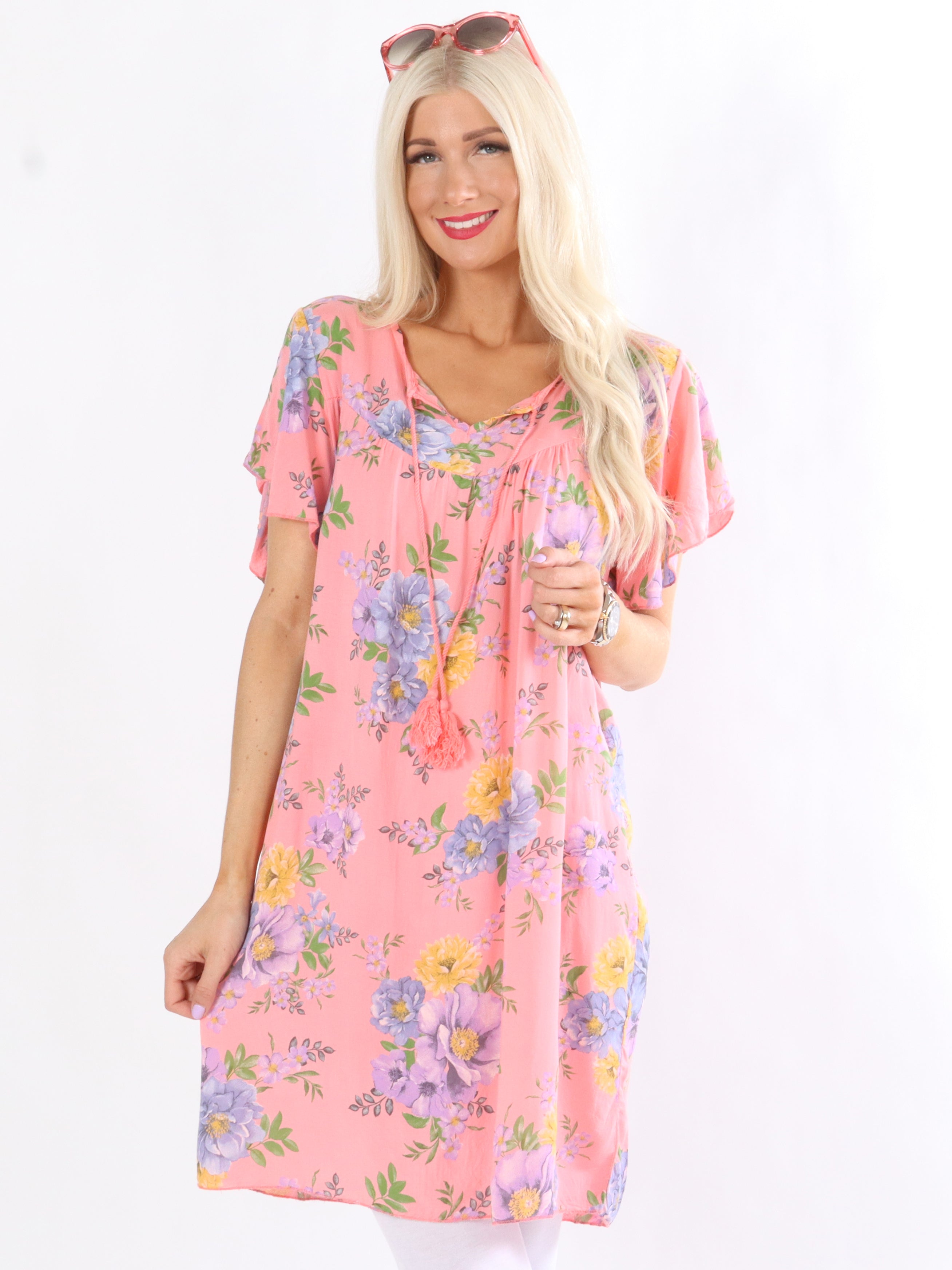 Mary - Armégrön tunika med blomstermotiv och litet band.